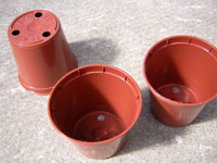 Pots ronds en plastique semi-rigide couleur terracotta. Pots ronds 6 cm Ø x 5,5 cm (Teku) - le paquet de 25